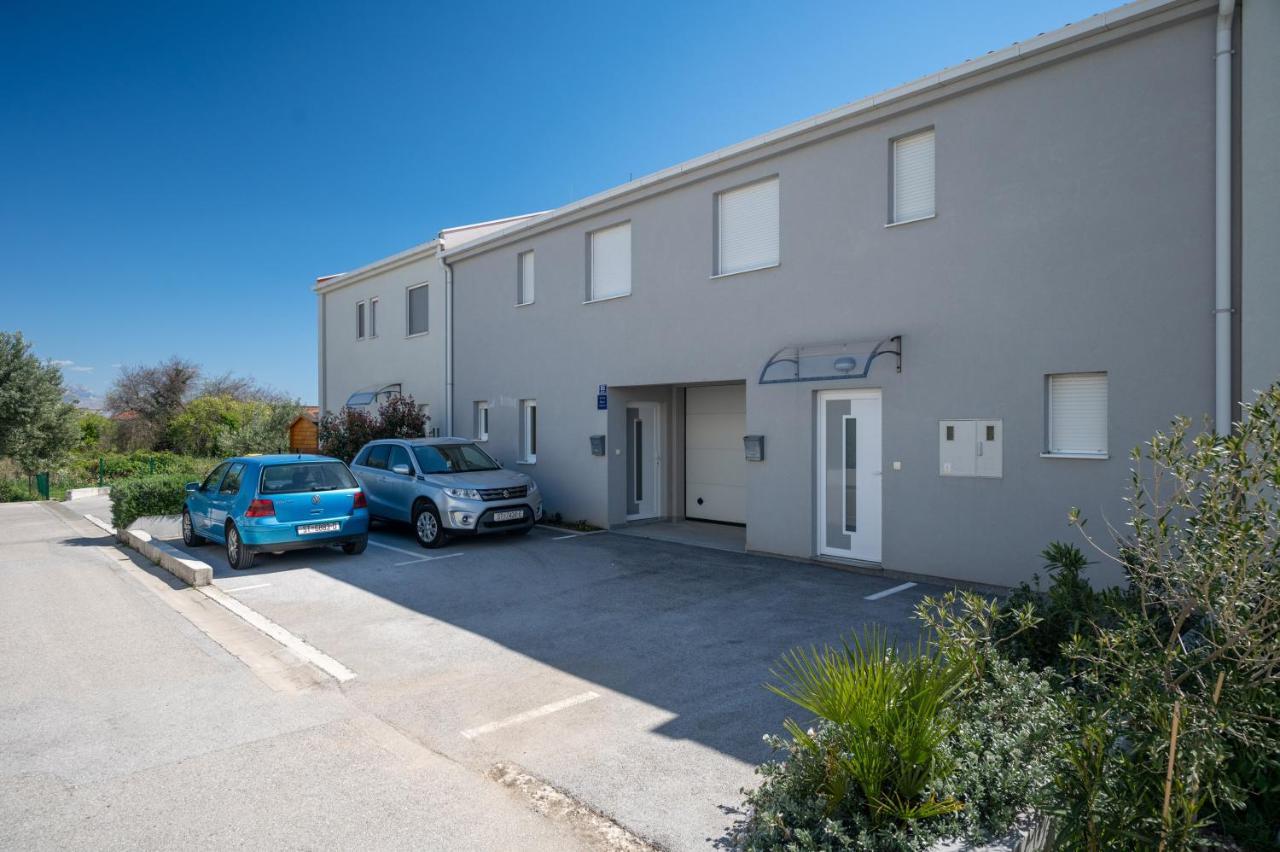 Apartment Tikvarin, Kastel Kambelovac Kaštela Exterior foto